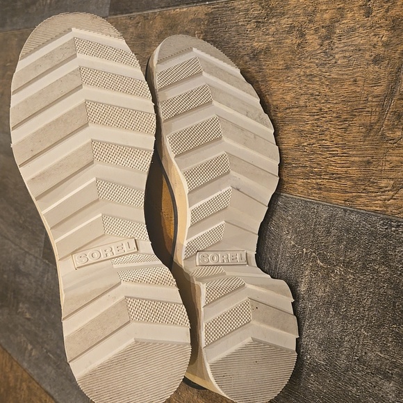 Sorel Mustard Yellow Hi Line Chelsea Boots - Picture 9 of 16